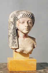 Chef för en prinsessa från familjen Akhenaten, Nya kungariket (målad kalksten) (se även 107940, 116813, 370210)