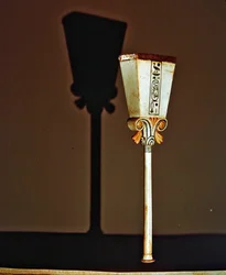 Papyrusborrare, från Tutankhamons grav, Nya kungariket (elfenben med guldfolie)