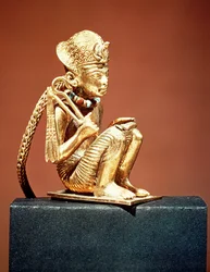 Hänge som representerar Amenophis III (1403-1365 f.Kr.) från Tutankhamons grav, Nya kungariket (guld) (se även 391019)