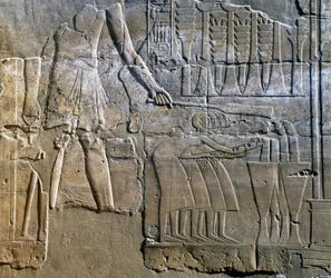 Präst som övervakar kvinnors arbete, väggrelief, kolonnad i Amuntemplet (Unescos världsarvslista)