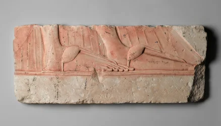 Relief föreställande kungliga kvinnors sandalfötter, från Tell el-Amarna, New Kingdom, ca 1353-1332 f.Kr. (kalksten)