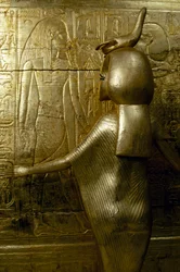 Staty av Selkhet, detalj från guldtäckt kapell av Tutankhamon, från Tutankhamons grav, egyptisk civilisation, Nya kungariket, dynasti XVIII