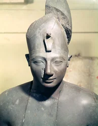 Staty av Tuthmosis III (styrd 1504-1450 f.Kr.), från Amuntemplet, Karnak (basalt)