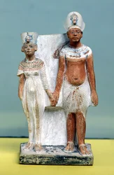 Statyett av Amenophis IV (Akhenaten) och Nefertiti, från Tell el-Amarna, Amarna-perioden, Nya kungariket, 1353-1337 f.Kr. (målad kalksten) (se även 50764)