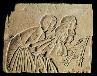 Tavla föreställande fyra skriftlärda i arbete, Nya kungariket, ca 1400 f.Kr
