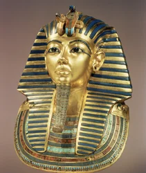 Guldbegravningsmasken från Tutankhamons grav (cirka 1370-52 f.Kr.), Nya riket, guld inlagt med halvädelstenar och glaspasta
