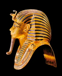 Tutankhamons gyllene mask. Omkring 1340 f.Kr. Från All-Ankh-Amons grav (Tutankhamon eller Tutankhamon), Konungarnas dal, Deir el-Bahari (Dayr al-Bahri). Kairo. Egyptiska museet.