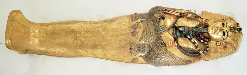 Kungens innersta kista, från Tutankhamons grav (ca 1370-1352 f.Kr.) Nya kungariket (guld inlagt med halvädelstenar) (för detaljer se 343642)
