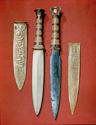 Kungarnas två dolkar, från Tutankhamons grav (ca 1370-52 f.Kr.) Nya kungariket (guld & järn)