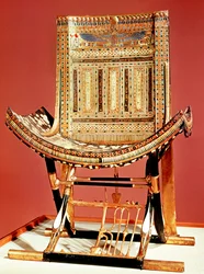 Faraonernas kyrkliga tron, från Tutankhamons grav (ca 1370-52 f.Kr.) Nya kungariket (inlagt trä) (se även 59232)