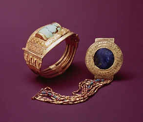 Två armband, från Tutankhamons grav (ca 1370-1352 f.Kr.) Nya kungariket (guld)