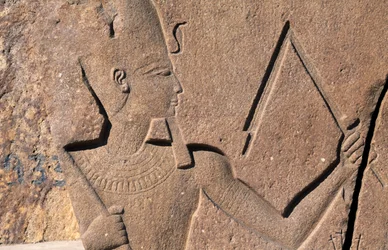 Block med reliefer och inskriptioner av Ramses II, Amuns stora tempel, Tanis, Egypten, Egyptisk civilisation, Nya riket, XIX:e dynastin