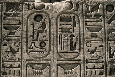 Egyptiska antiken: relief av Ramses II-templet. 1271-1256 f.Kr., Abu Simbel, Assuan, Egypten