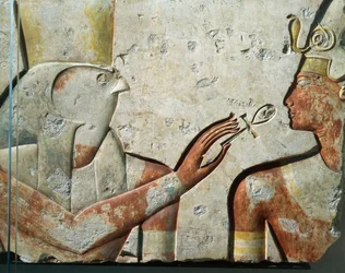 Falkguden Horus och Ramses II under öppningsceremonin av munnen, basrelief, från litet tempel byggt av farao i Abydos.