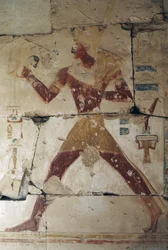 Målad relief föreställande farao, Ramses II:s tempel, Abydos, Egypten, Egyptisk civilisation, Nya riket, XIX:e dynastin (foto)
