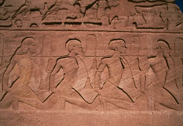 Nordens fångar, basrelief vid foten av jättarna i Ramses II:s stora tempel, Abu Simbel (UNESCO:s världsarvslista)