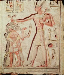 Ramses (1279 - 1213 f.Kr.) slår sina fiender (målad kalkstensrelief, 19:e dynastin)
