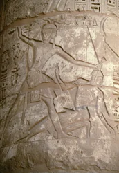 Ramses håller sina asiatiska fiender i håret medan han förbereder sig för att döda dem, relief, Seti I:s tempel, Kanais, Egypten, Egyptisk civilisation, Nya riket, XIX:e dynastin (foto)