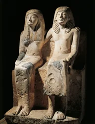 Statygrupp som representerar skrivaren Pendua och hans fru Nefertari (kalksten) hittade Deir el-Medina, Egypten