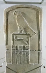 Ormkung stela, c.3000 f.Kr. (kalksten) (se även 105659)
