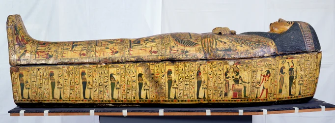 Kista och lock för mumin av Nesyamun, möjligen hittad i Deir El-Bahri, New Kingdom, ca 1100 f.Kr. (målat trä)