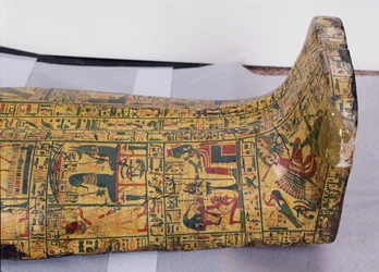 Detalj av det nedre yttre omslaget av mumin av Nesyamun, möjligen hittad i Deir El-Bahri, New Kingdom, ca 1100 f.Kr. (målat trä)