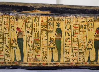 Detalj av den yttre kistbasen på mumin av Nesyamun, möjligen hittad i Deir El-Bahri, New Kingdom, ca 1100 f.Kr. (målat trä)