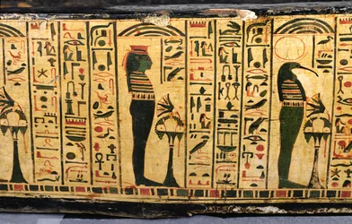 Detalj av den yttre kistbasen av mumin av Nesyamun, möjligen hittad i Deir El-Bahri, New Kingdom, ca 1100 f.Kr. (målat trä)
