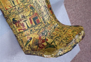 Detalj av den yttre kistan till mumin av Nesyamun, möjligen hittad i Deir dl-Bahri, New Kingdom, ca 1100 f.Kr. (målat trä)