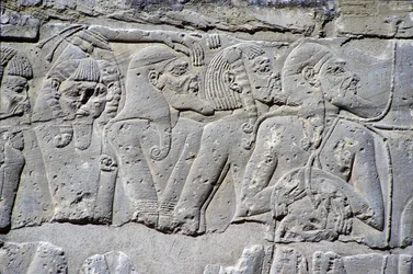 Relief föreställande "Northern Prisoners" vid slaget vid Ramses III, Medinets stora tempel (sten)