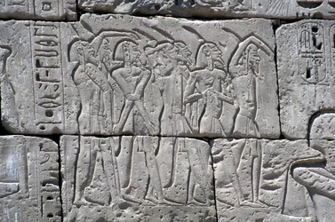 Relief som avbildar nordliga fångar i Ramses III:s slag, Stora templet i Medinet