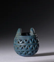 Modellkorg som amulett, c.1069-945 f.Kr