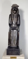 Egyptisk forntid: lejongudinnan Sekhmet med kung Sheshonq I:s kartusch. Staty av svart granit. 950-929 f.Kr. Turin, Egyptiska museet