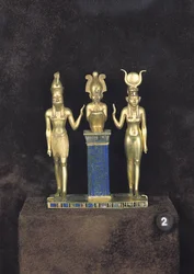 Osiris, Horus, Isis: Osorkon II:s triad, Osorkon II:s regeringstid, ca 874-850 f.Kr. (guld, lapis lazuli och glas)