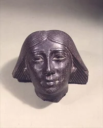 Huvud för en man, förmodligen en hög tjänsteman, c.700 f.Kr. (granit)