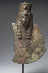 Aegis of Isis, sen dynastisk period (brons)