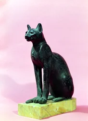 Skulptur av en katt, sen period (brons)
