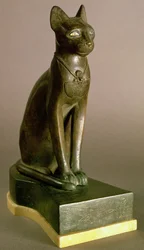 Statuett av en katt som föreställer gudinnan Bastet, med Psamtek I:s kartusch, saitisk period, ca 664-610