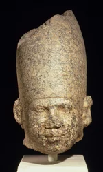 Kolossalt huvud möjligen av kung Khufu (Cheops) Old Kingdom (röd granit)