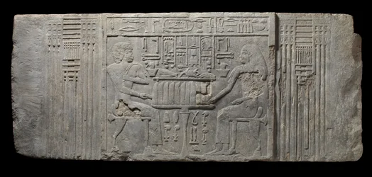 Prästen Sheri och hans fru Khenteyetka, med begravningsoffer, från Sheris grav, Saqqara, Gamla kungariket (kalksten)