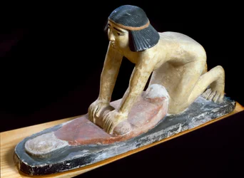 Egyptisk antikvitet: "" egyptisk krossning av spannmål för att göra bröd"" Figur. 5:e dynasti. 2400 f.Kr. Florens, Museo Archeologico