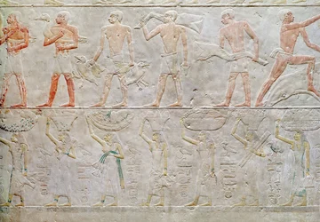 Relief som visar människor som bär matoffer, från Mastaba i Akhethotep, Gamla kungariket, ca 2400 f.Kr. (målad kalksten)