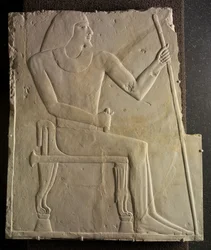Relief av Nyankhnesut sittande, från Saqqara, ca 2311-2281 f.Kr.