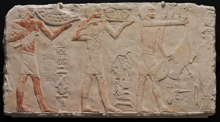 Relief av tre offerbärare, från Saqqara, ca 2311-2281 f.Kr.