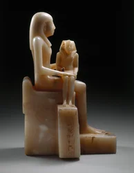 Pepy II och hans moder drottning Meryreankhnes, möjligen från Saqqara, Gamla kungariket (kalcit)