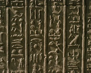 Lågrelief med hieroglyfer, 51-30 f.Kr