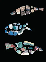 Tre fragmentariska fiskinläggningar av mosaik, ptolemaisk-romersk tid, ca 1:a århundradet f.Kr. - 1:a århundradet e.Kr. (glas)