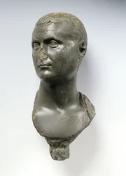 Byst av en romersk adelsman, som sägs vara Mark Anthony (c.82-30BC), möjligen från Alexandria, Egypten, 50 BC - AD 50 (skifer)