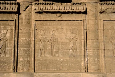 Egyptisk antiken: romersk mammisi till minne av födelsen av Ihy, son till Isis. Hathors tempel, Denderah, Egypten