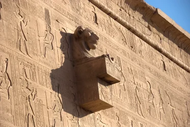 Egyptisk antik: lejonhuvudgargoyle, Hathors tempel, Dendera, Egypten